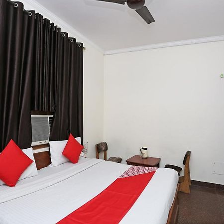 Oyo 8188 Vardhmaan Inn Delhi Kültér fotó