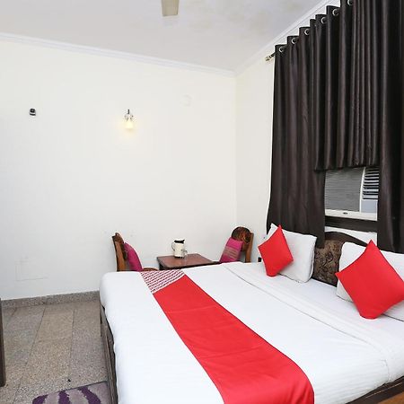 Oyo 8188 Vardhmaan Inn Delhi Kültér fotó