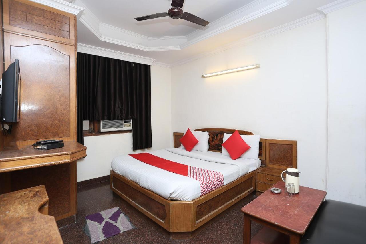 Oyo 8188 Vardhmaan Inn Delhi Kültér fotó