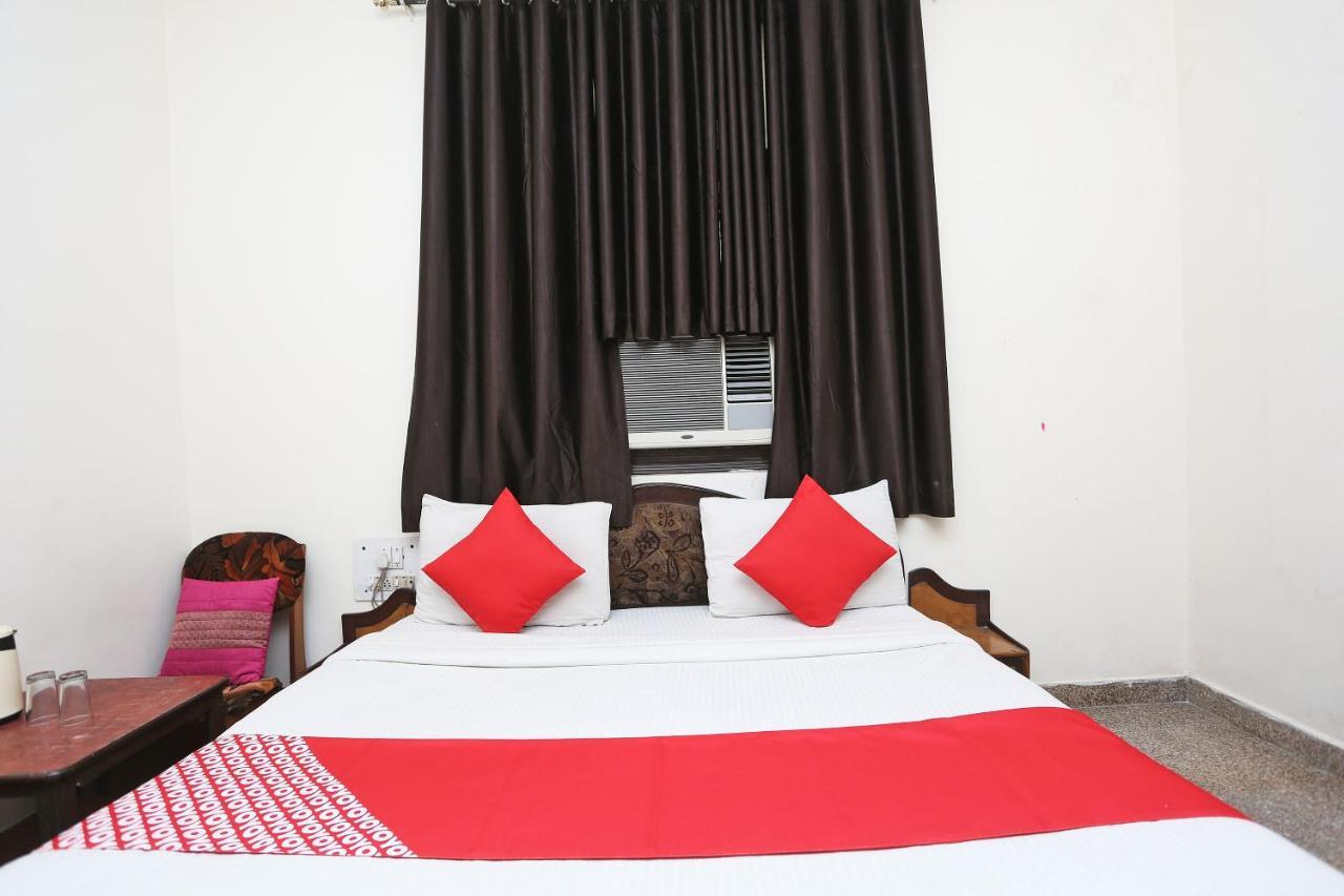 Oyo 8188 Vardhmaan Inn Delhi Kültér fotó