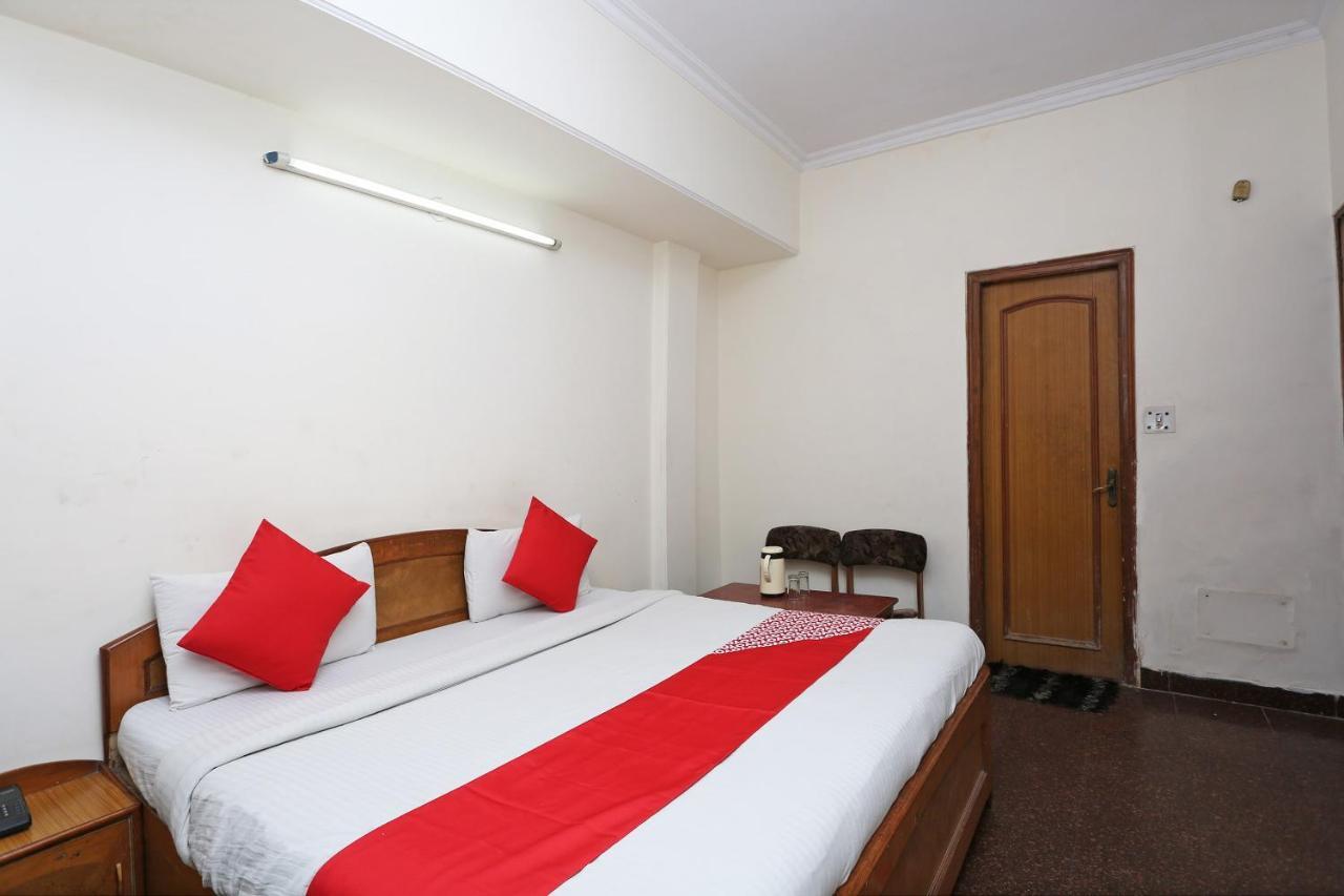 Oyo 8188 Vardhmaan Inn Delhi Kültér fotó