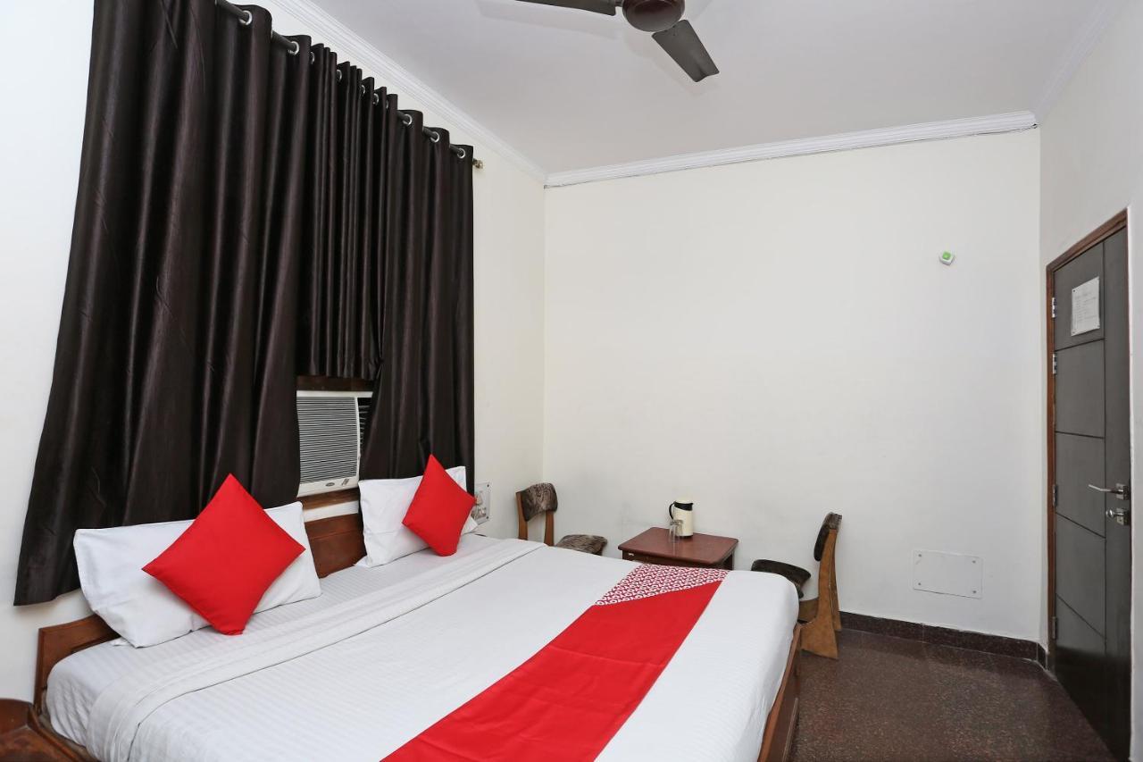 Oyo 8188 Vardhmaan Inn Delhi Kültér fotó