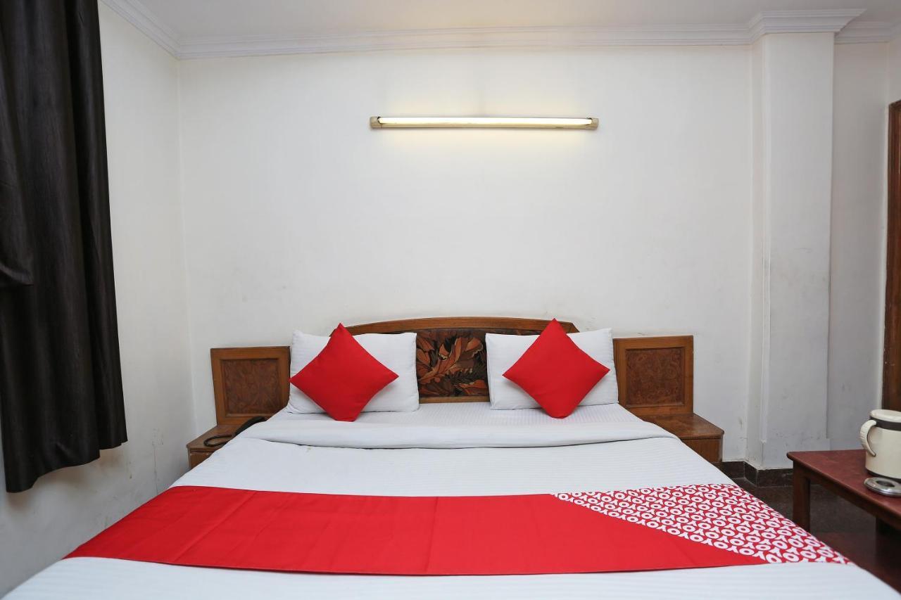 Oyo 8188 Vardhmaan Inn Delhi Kültér fotó