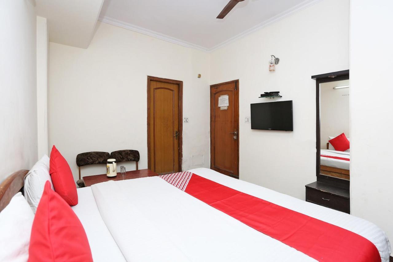 Oyo 8188 Vardhmaan Inn Delhi Kültér fotó