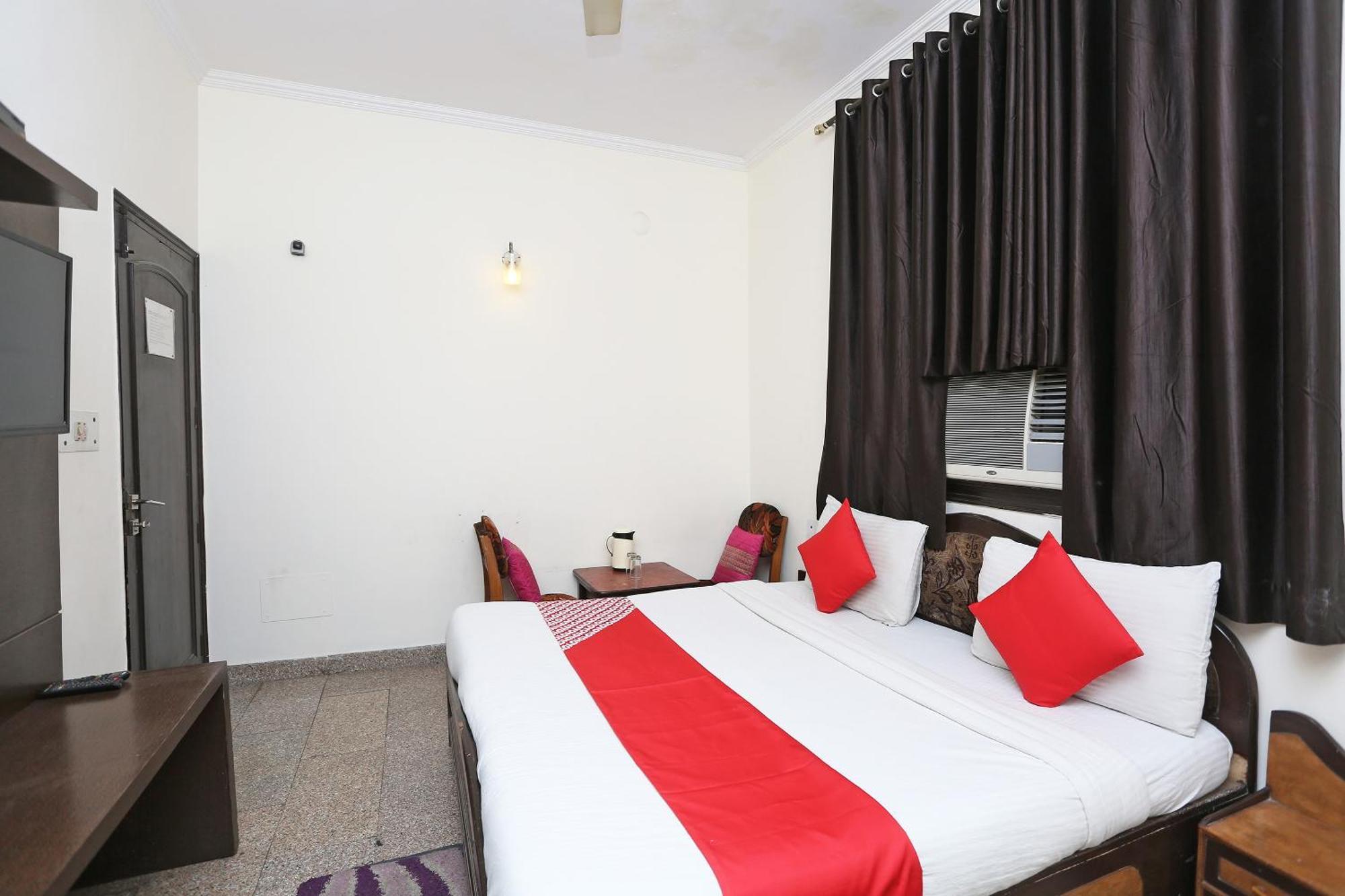 Oyo 8188 Vardhmaan Inn Delhi Kültér fotó