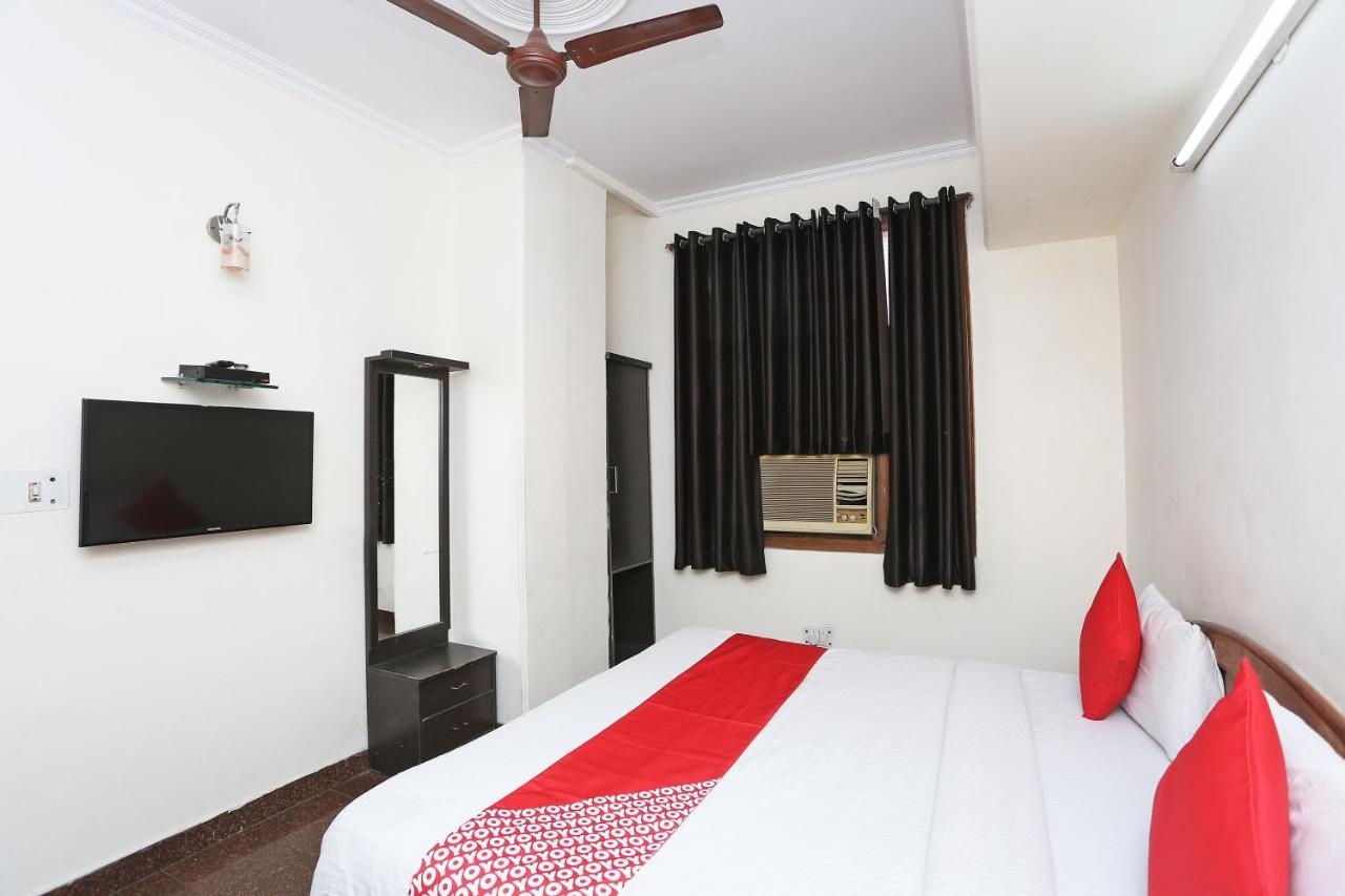 Oyo 8188 Vardhmaan Inn Delhi Kültér fotó
