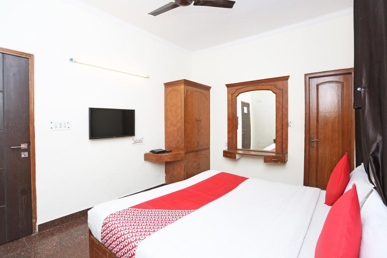 Oyo 8188 Vardhmaan Inn Delhi Kültér fotó