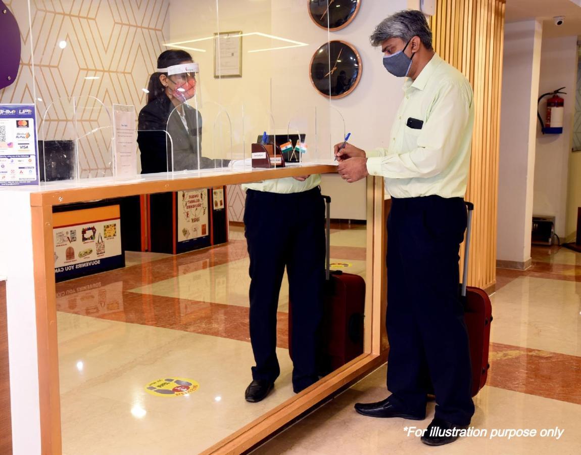 Oyo 8188 Vardhmaan Inn Delhi Kültér fotó