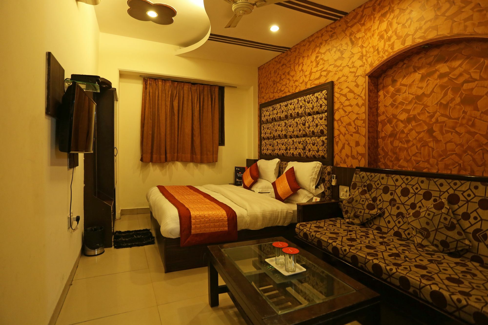 Oyo 8188 Vardhmaan Inn Delhi Kültér fotó